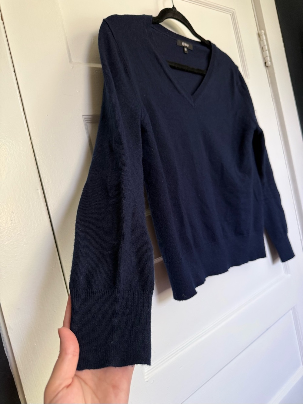 Quince Deep Navy V-Neck 100% Merino Wool Sweater Quiet Luxury Sz S - Picture 3 of 10